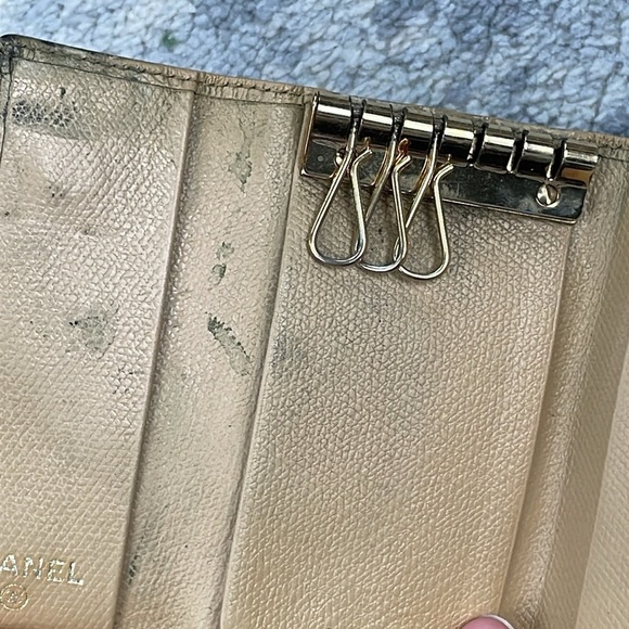 Chanel Interlocking CC Medallion Leather Keyholder Case Trifold Beige - Picture 14 of 17